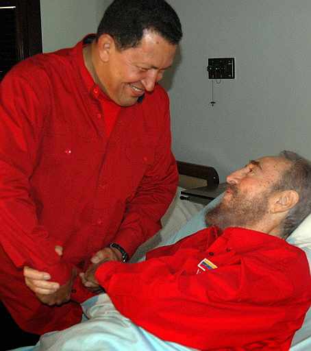 Hugo Chávez visita a Fidel Castro en el hospital